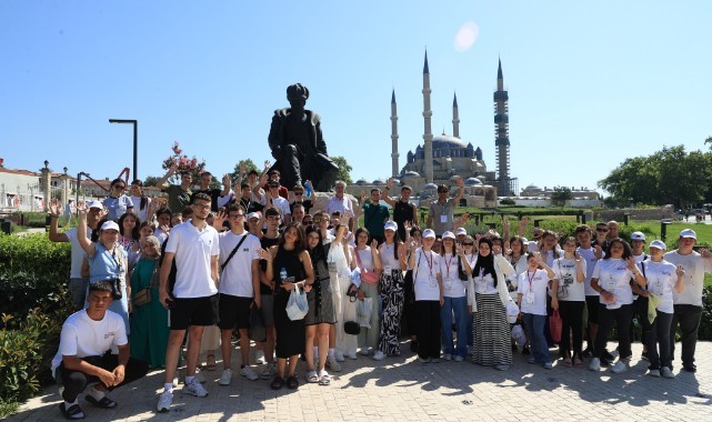 Balkanlar'da yaşayan öğrenciler Selimiye Camisi'ni gezdi