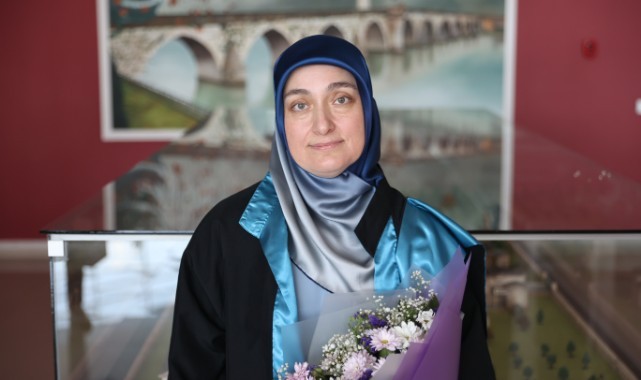 Başoğlu, üniversiteden mezun olmanın sevincini yaşadı