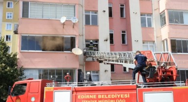 Ev yangını paniğe neden oldu