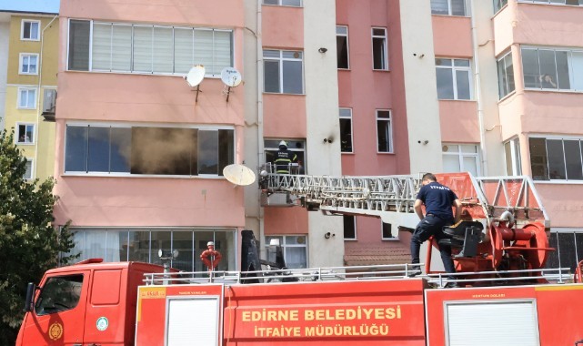 Ev yangını paniğe neden oldu