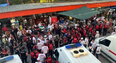 Güreş hakemleri güvenlik önlemiyle er meydanından çıkarıldı