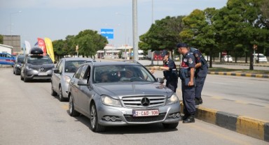 Jandarmadan gurbetçilere ikramlar