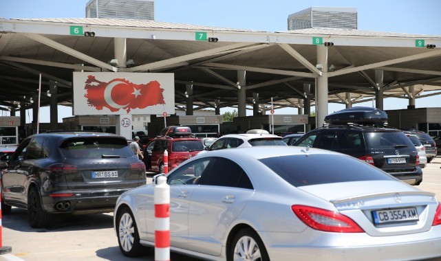 Kapıkule'de gurbetçi yoğunluğu yaşanıyor