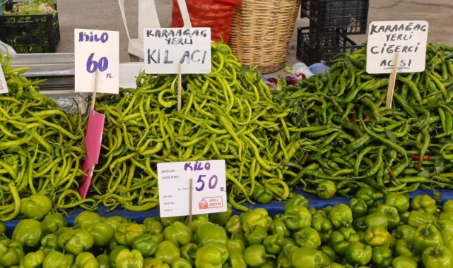 Karaağaç biberi tezgahta