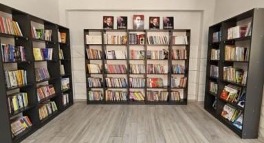 Öğretmenlerinin adına kütüphane kurdular