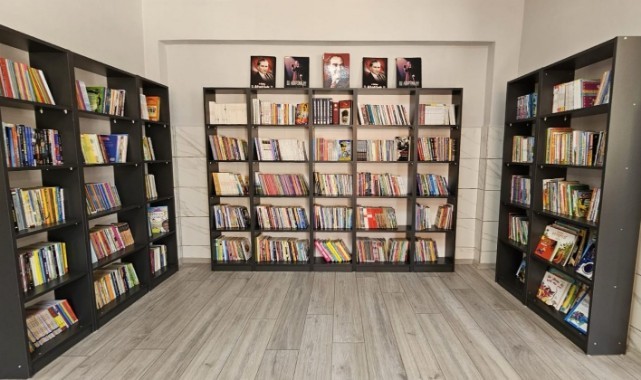 Öğretmenlerinin adına kütüphane kurdular