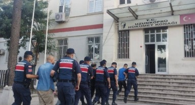 Sınırda firari hükümlüler yakalandı