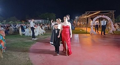 Ak ailesinin mutlu günü