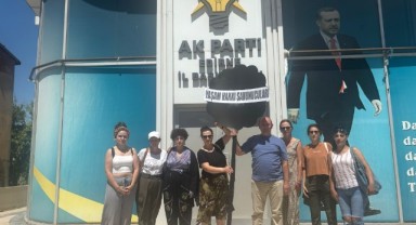 AK Parti İl Başkanlığı’na siyah çelenk