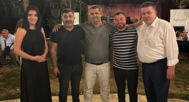 Kuaförler yemekte bir araya geldi