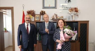 Tıp Fakültesi Dekanlığında devir teslim