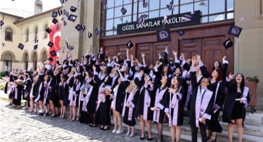 TÜ 4 bin 438 mezununu geleceğe uğurladı