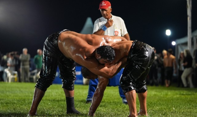 Akın, Ulugazi Yağlı Güreşleri’nde