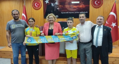 Başarılı sporcuların meclis ziyareti