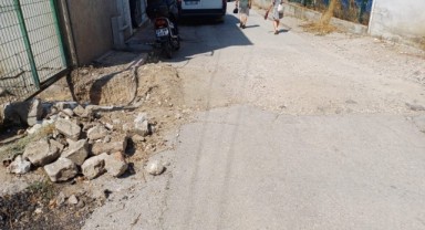 Mahalleliden bozuk yol talebi