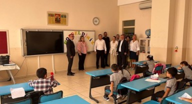 Öktem, öğrencilerin ilk gün heyecanına ortak oldu