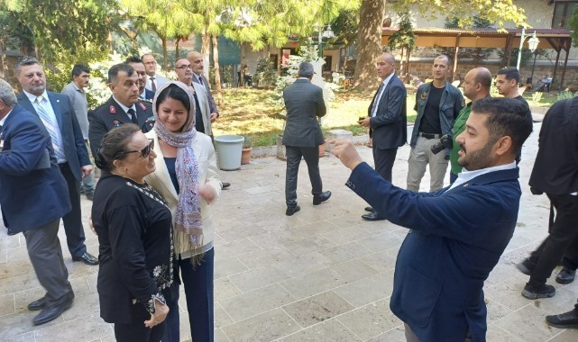 Poz başkandan, çekim vekilden