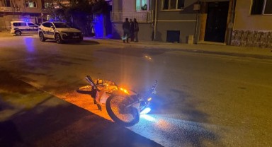 Kaldırıma çarpan motorcu hayatını kaybetti