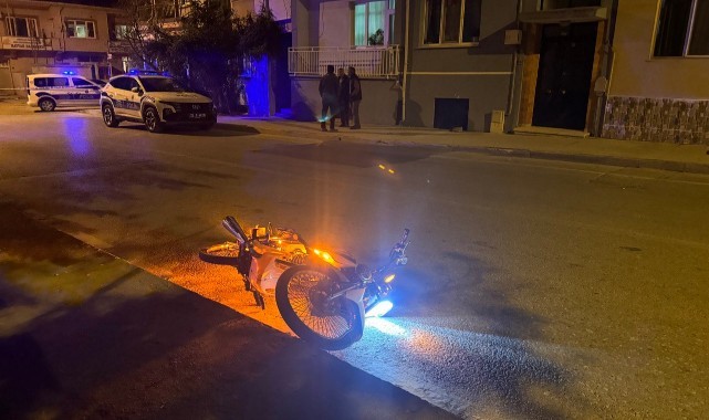 Kaldırıma çarpan motorcu hayatını kaybetti