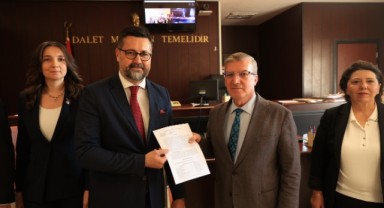 Karakoç mazbatasını aldı
