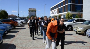 Oğlunu polise teslim etti