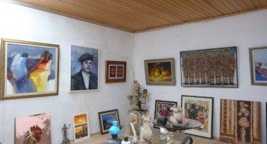 Dede yadigarı evi galeriye dönüştürdü