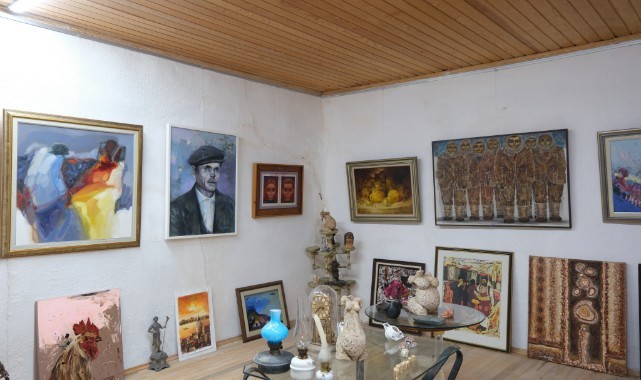 Dede yadigarı evi galeriye dönüştürdü