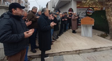 Evinde ölü bulunan hemşire toprağa verildi