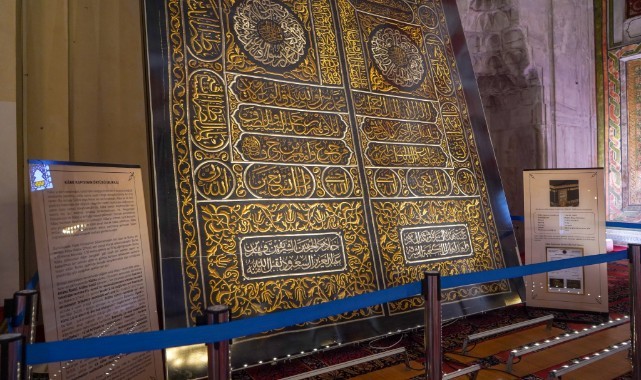 Kabe'nin kapı örtüsü Edirne Eski Cami'de