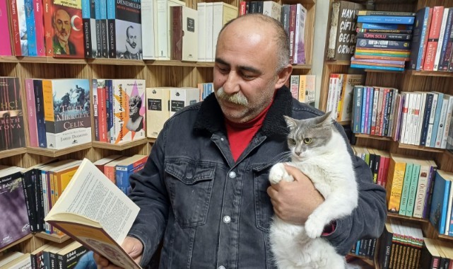 Kitapçının patili dostları