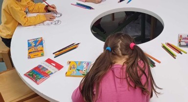 Miniklere Atatürk temalı boyama etkinliği