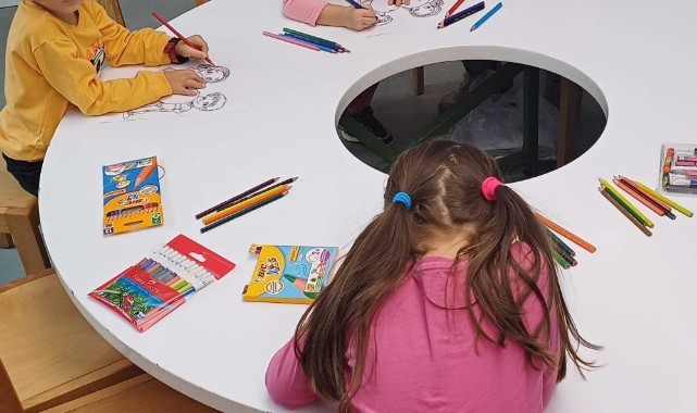 Miniklere Atatürk temalı boyama etkinliği