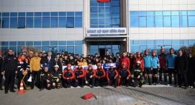Öğrencilerle deprem tatbikatı