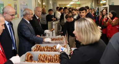 Rektör Hatipler’den öğrencilere simit ayran