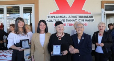 Sergi geliri kız çocuklarına burs olacak