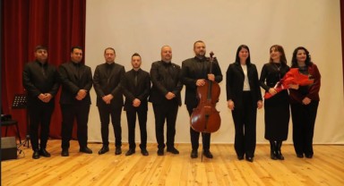 Atatürk gölge oyunu ile anlatıldı