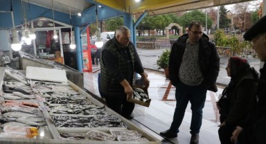 Çinekop tezgahları süslemeye başladı