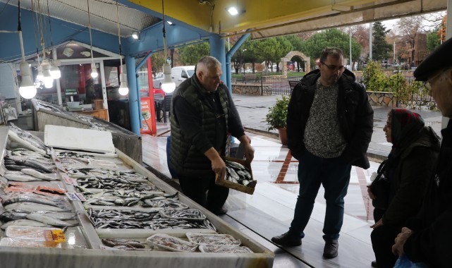 Çinekop tezgahları süslemeye başladı