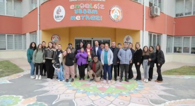 ‘Engeller, zihinlerde ve kalplerde aşılmalı’