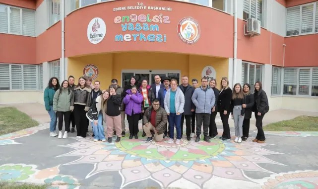 ‘Engeller, zihinlerde ve kalplerde aşılmalı’