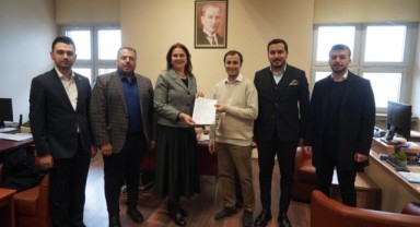 İl Başkanlığına seçilen İba, mazbatasını aldı