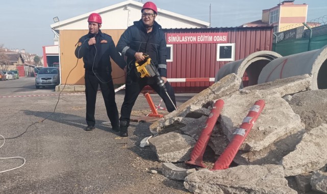 İtfaiyecilere arama kurtarma eğitimi