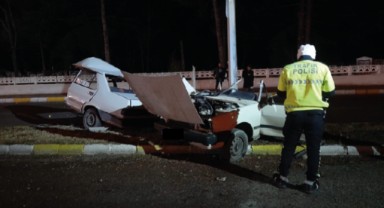 Kazada otomobildeki 1 kişi öldü, 1 kişi yaralandı