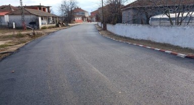 Köy yollarındaki sıcak asfalt çalışmaları sürüyor
