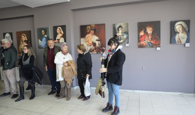 Öğrencilerin resimleri sanat severlerle buluştu