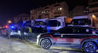 Polise mukavemetten tırcılara gözaltı