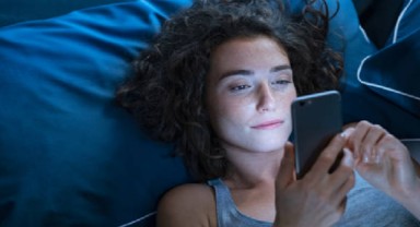 Telefonlar uyku sağlığını olumsuz etkiliyor