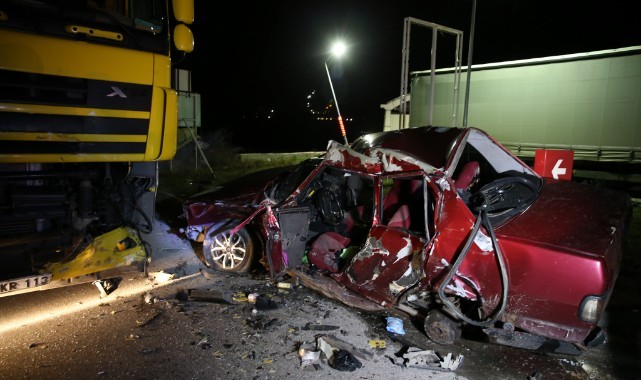 Tırla çarpışan otomobilin sürücüsü öldü