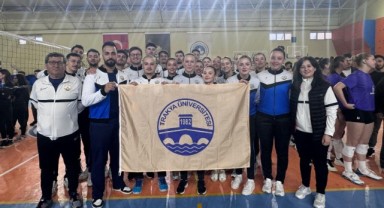 TÜ’den voleybolda Ünilig 3’cülüğü
