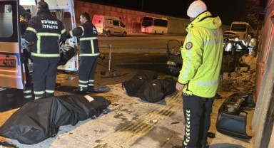Yanan otomobildeki 4 kişi yaşamını yitirdi